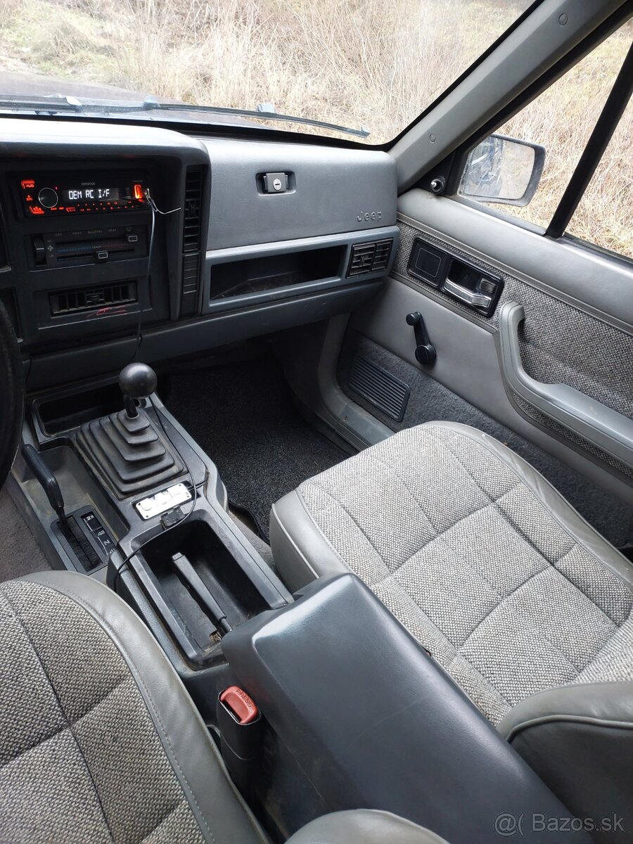 Predám Jeep Cherokee 2.5D 4x4 - 8