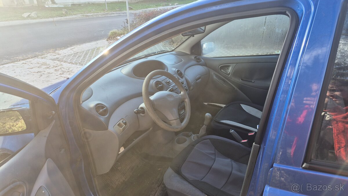 Toyota yaris 1.0 - 8