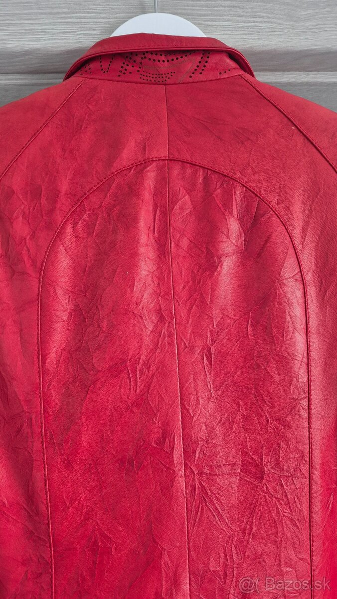 Jemná kožená bunda s 3D efektom v.M - 8