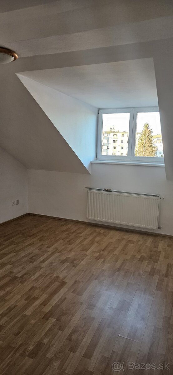 Prenájom 4-izbovy byt - 8