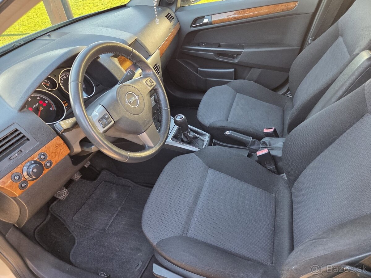 Predám OPEL ASTRA HATCHBACK - 8