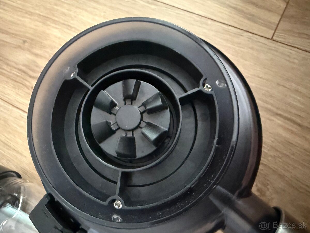 Stolný mixér Philips Flip & Juice Technology - 8