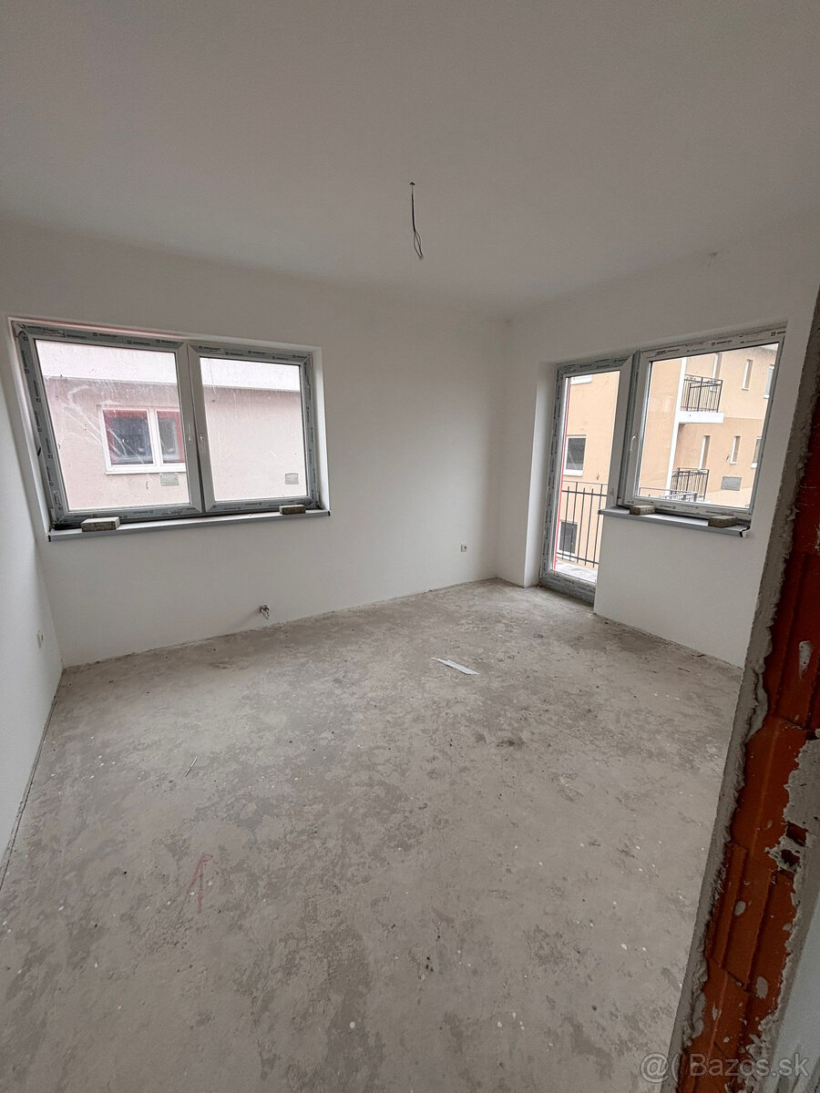 SENEC - EXKLUZÍVNE NA PREDAJ 3 izbový byt s vlastným kúrením - 8