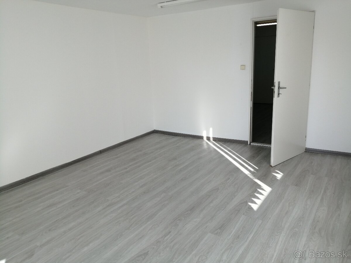 Prenajmem kancelárie v centre PB - 8