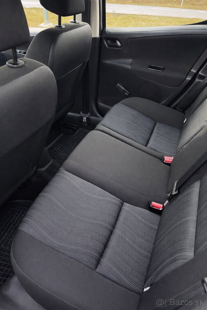 Peugeot 207 1.4 benzín - 8