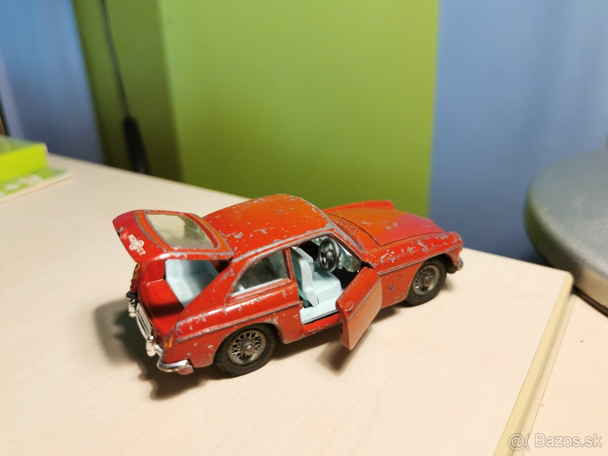 Corgi toys MG B - 8
