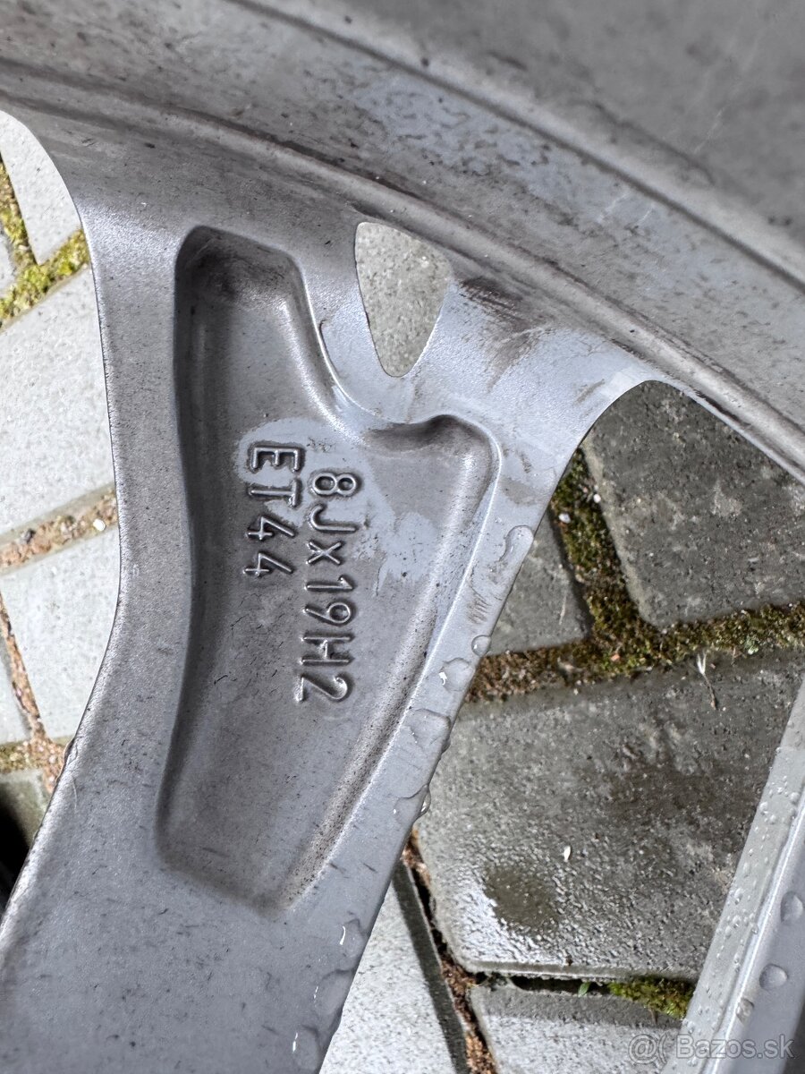 Hliníkový disk Helix r19 - 8