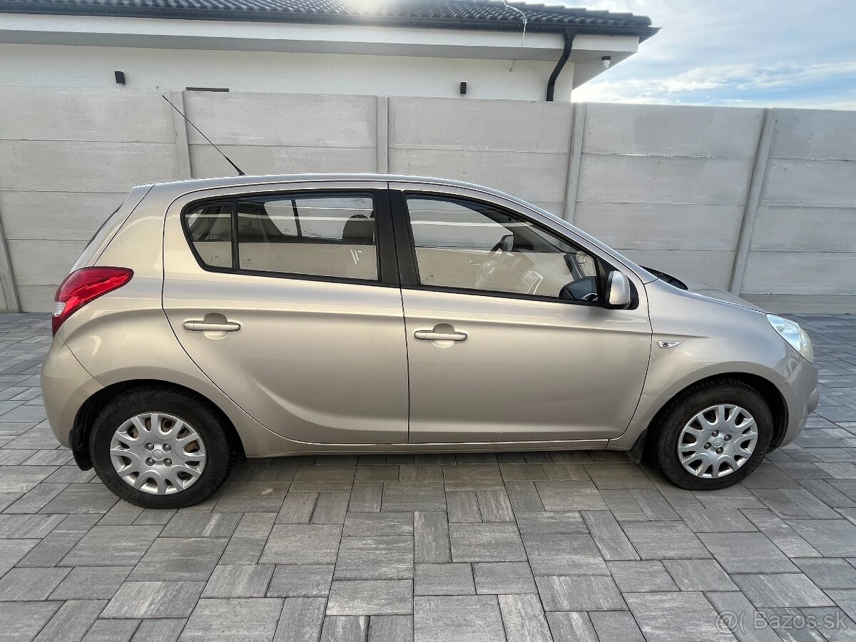 Hyundai i20, 1.2 benzín, r.v. 2011 - 8