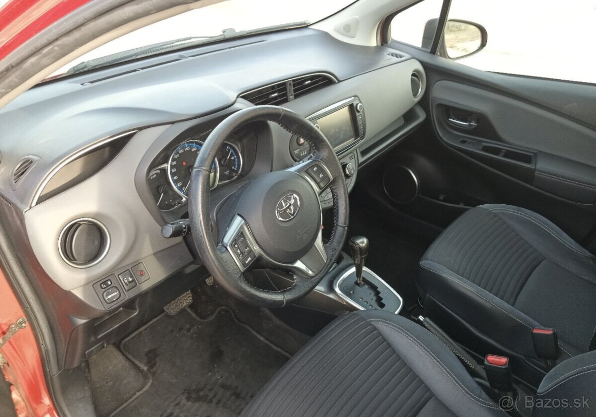 Predám Toyota Yaris hybrid - 8