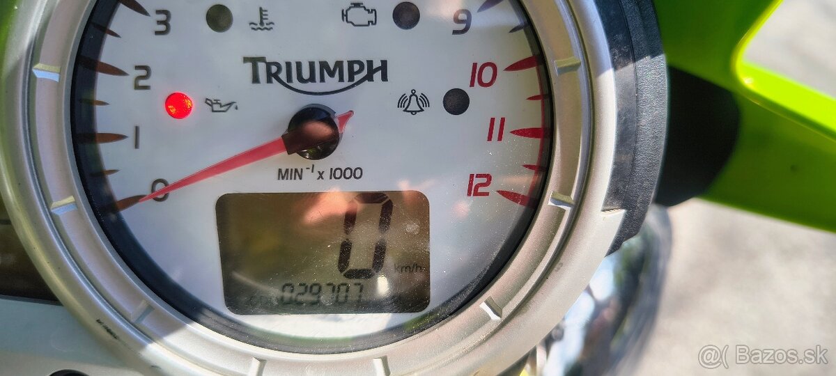 Triumph Speed Triple 1050. - 8