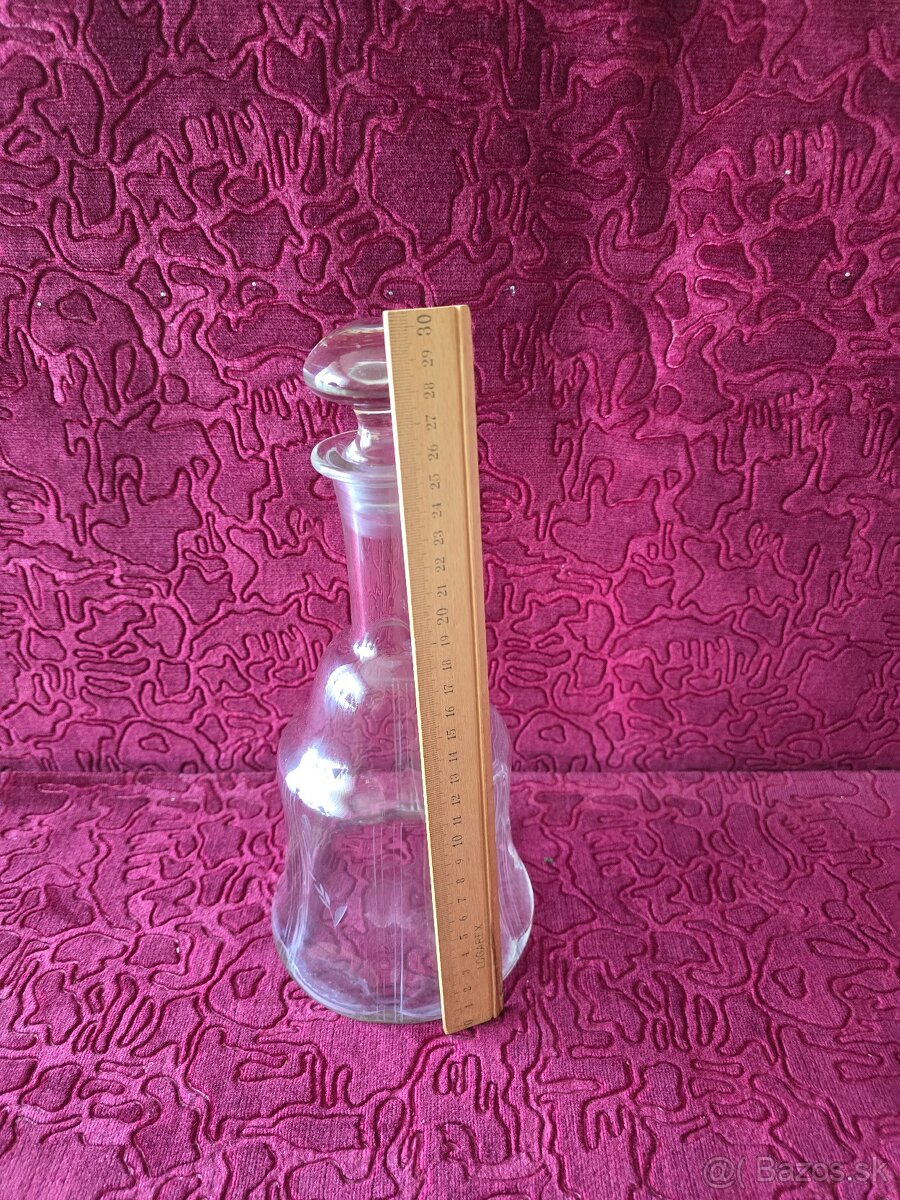 Karafa a poháriky. - 8