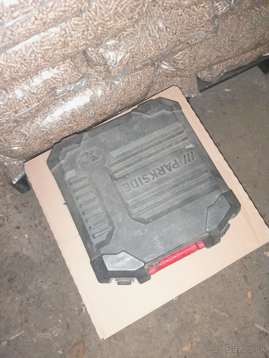 PARKSIDE® Aku rázový uťahovák
- 8