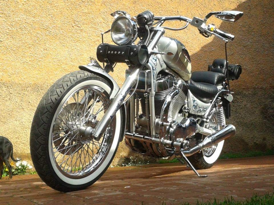 Suzuki Intruder 1400 - 8