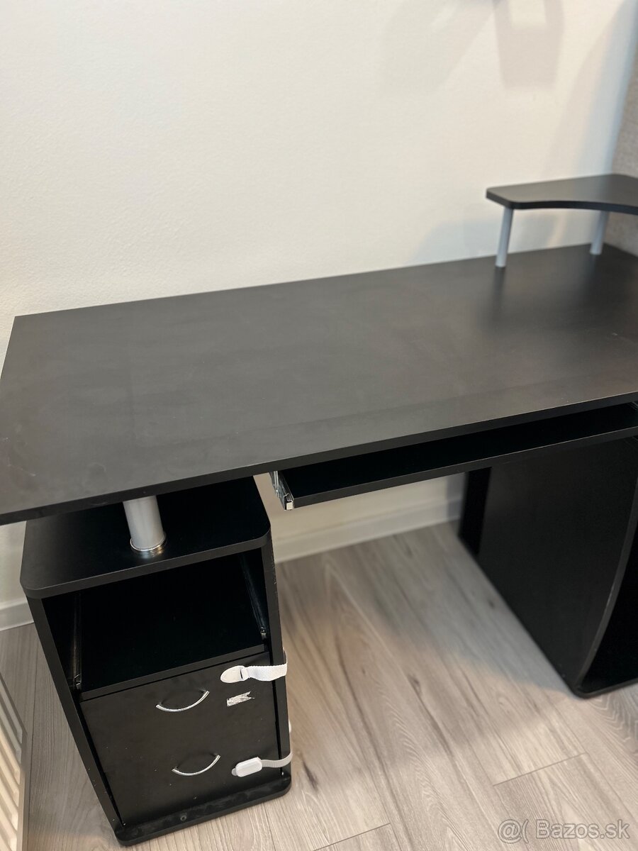 Predám čierny kancelársky stolik - 8