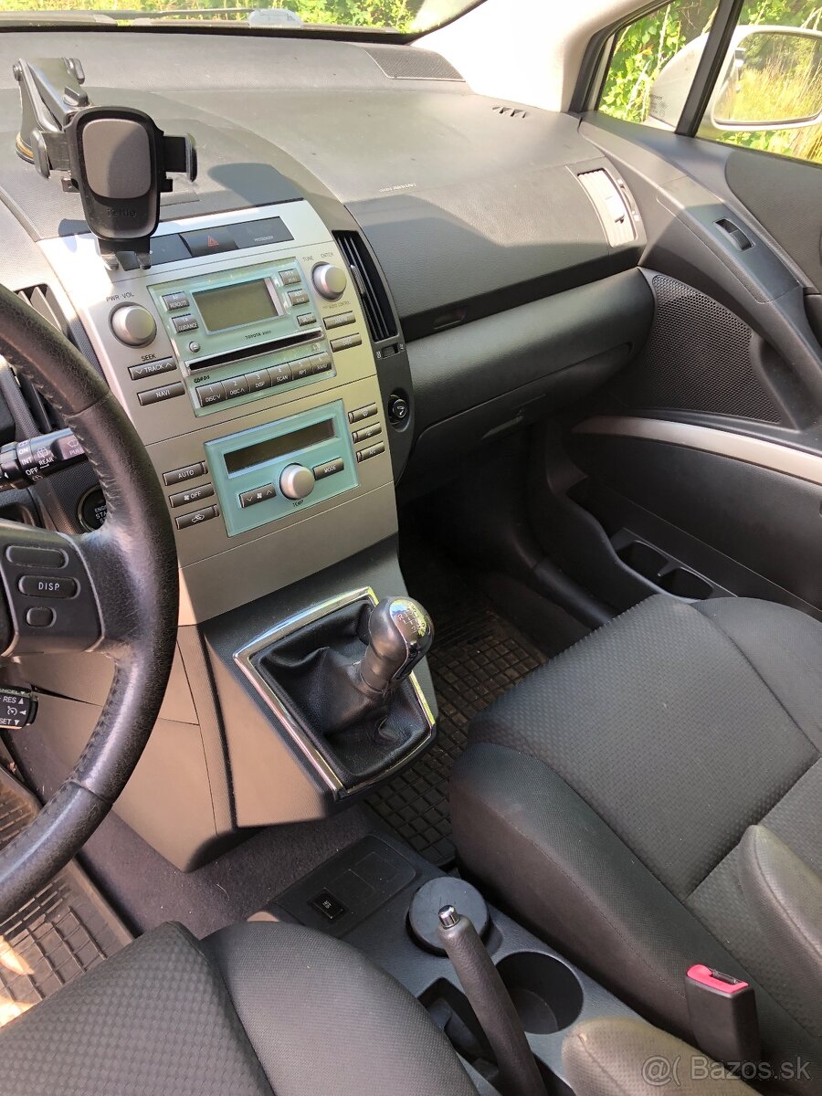 Toyota verso corolla - 8