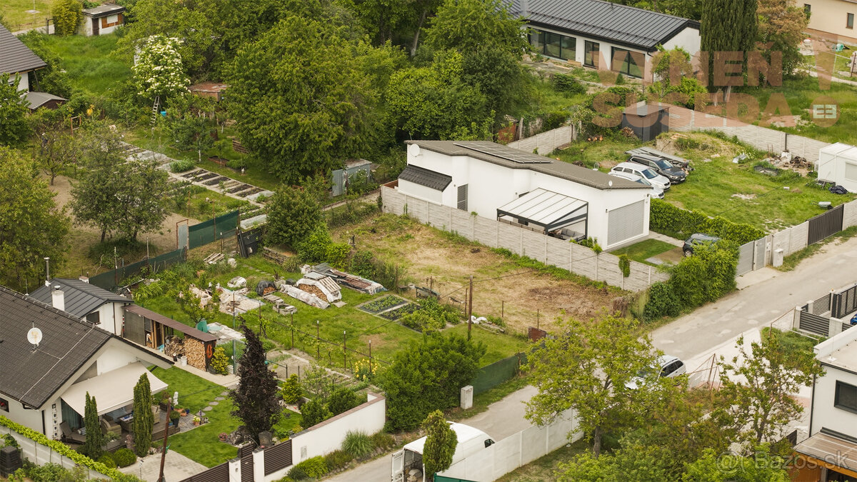 VYMEŇ SUSEDA - VÝNIMOČNÝ STAVEBNÝ POZEMOK, BOČNÁ ULICA, BRA - 8