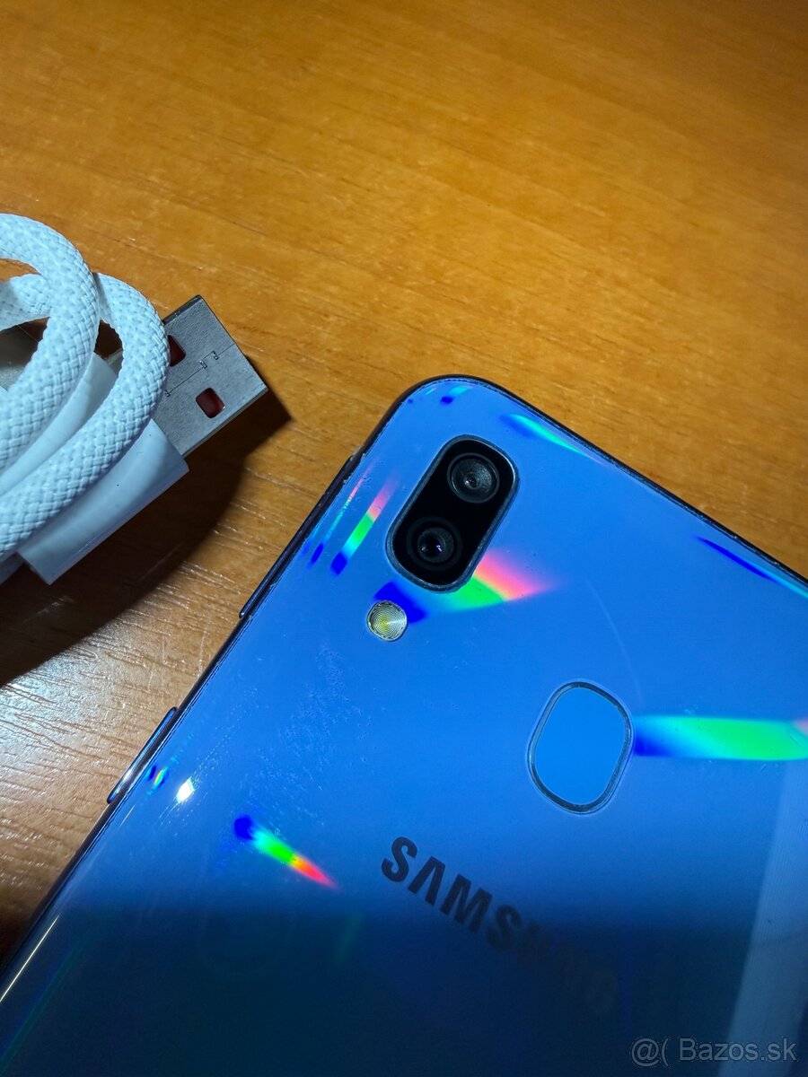 Samsung GALAXY a40 4/64GB - 8