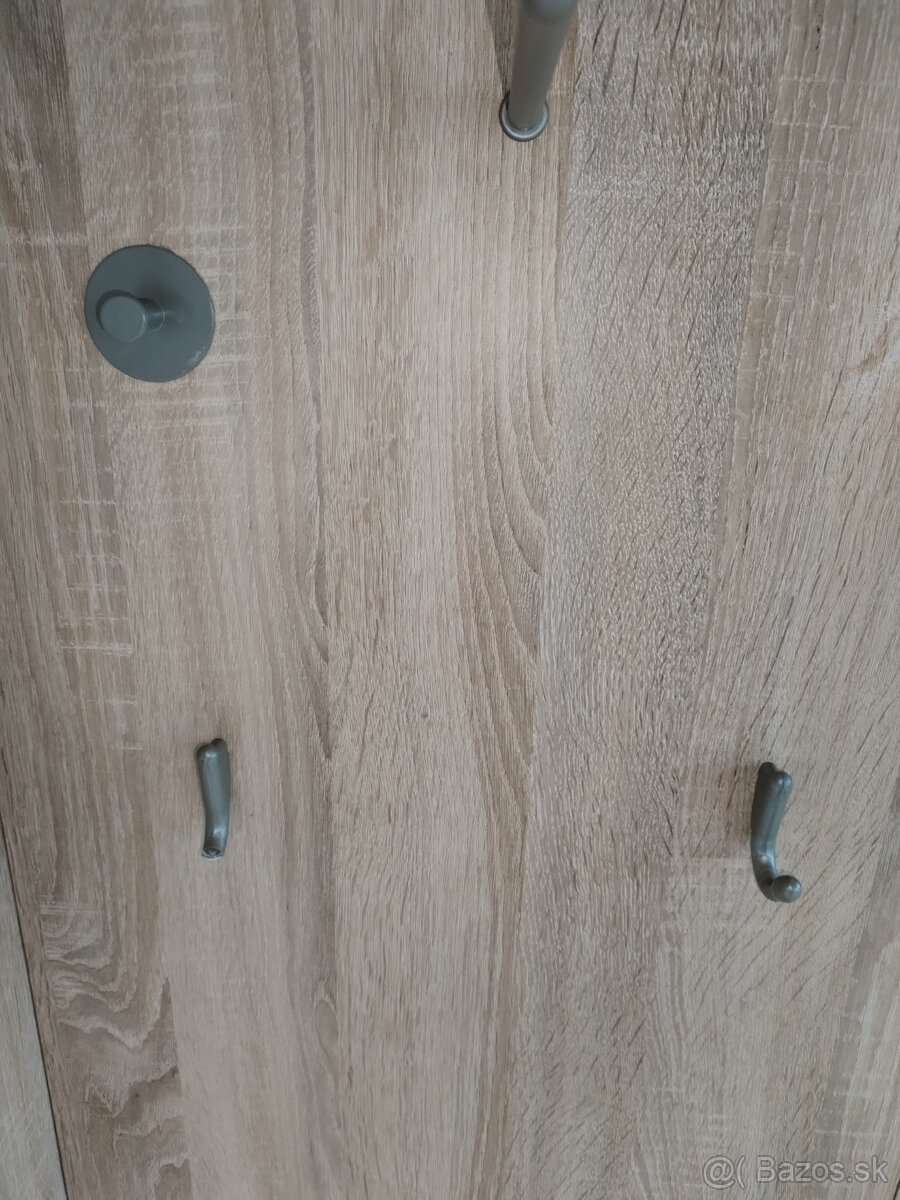 Predsieňová stena - 8