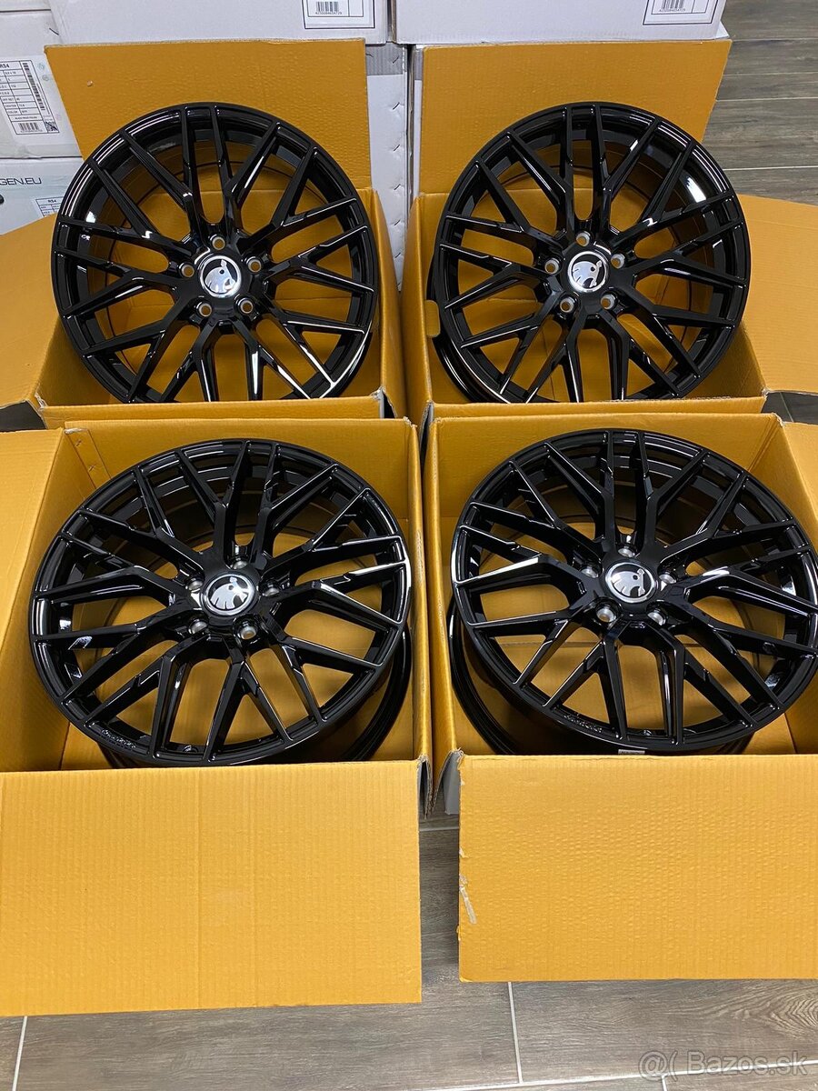 5x112 R18 RS4 Black - 8