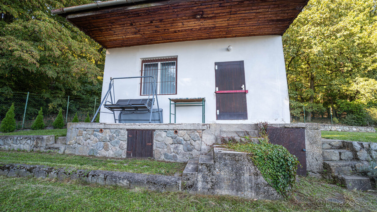 2 pozemky pri lese a krásnym výhľadom v lukratívnej časti Br - 8