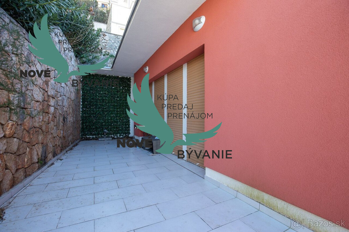 Exkluzívny dom v prvej rade s panoramatickým výhľadom na ost - 8