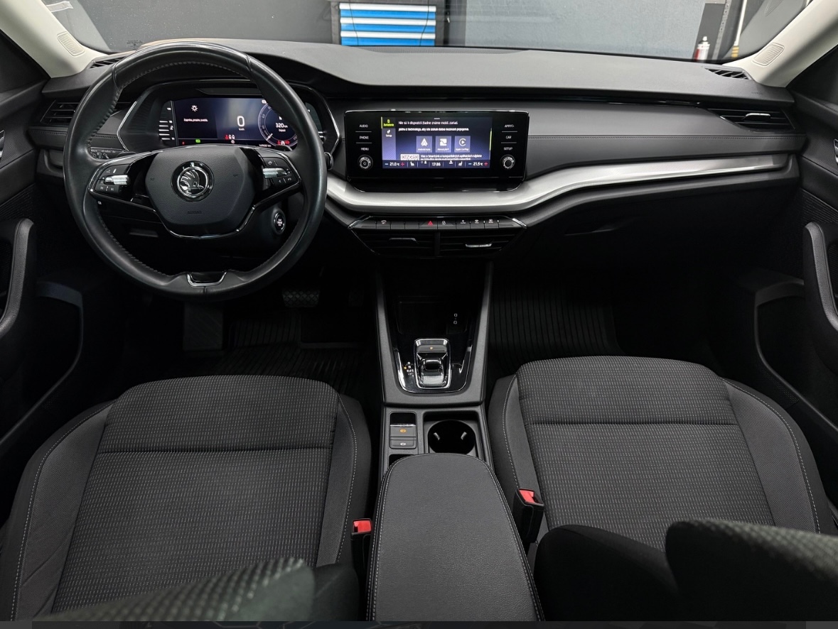 ✔️ Škoda Octavia Combi 2.0 TDI Ambition DSG: - 8