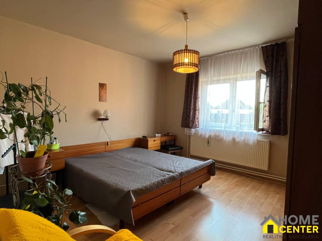 REZERVOVANÝ 4 izbový rodinný dom s garážou, Zlatná na Ostrov - 8