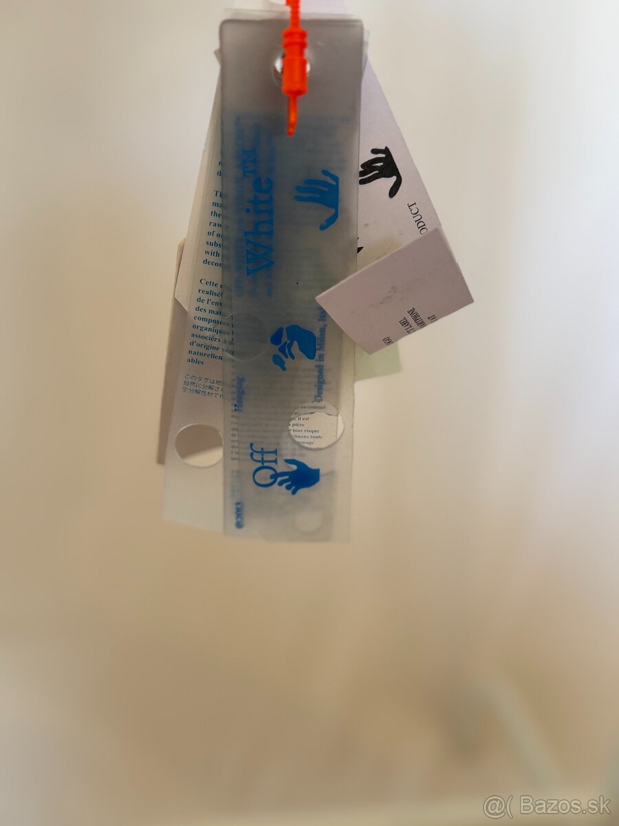 OFF-WHITE Arrow Caravaggio St Fran tričko - 8