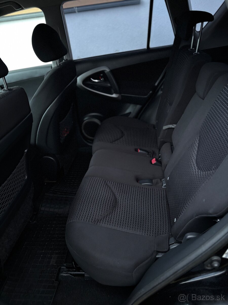 Toyota RAV4 - 8