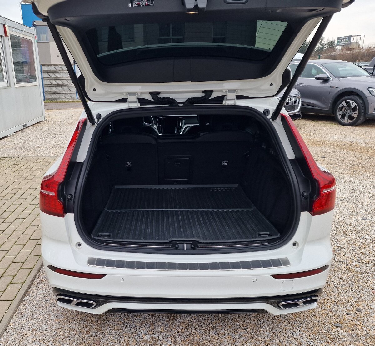 VOLVO V60 D3 R-DESIGN A/T - 8