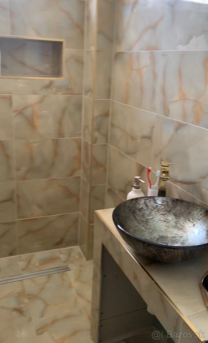 Na predaj veľký rodinný dom - 8