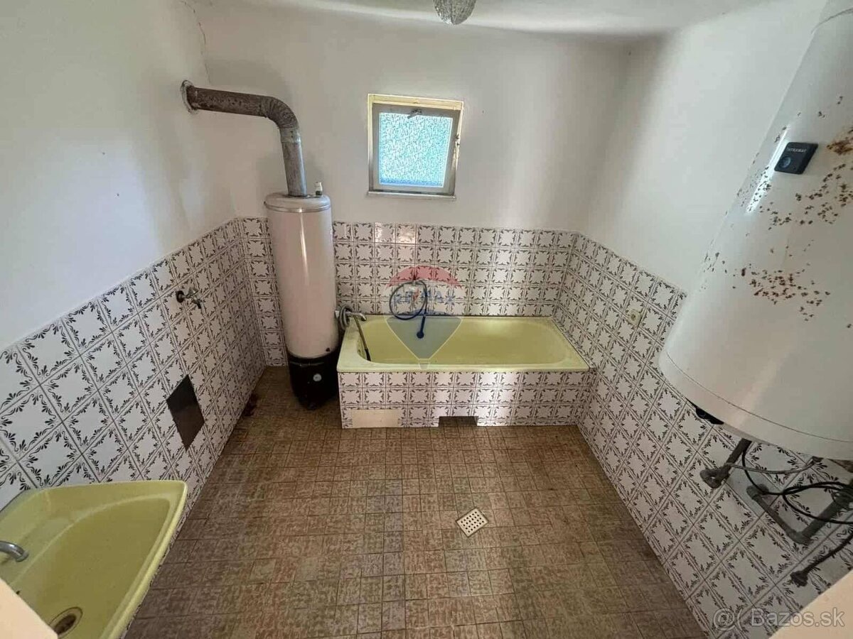 Na predaj rodinný dom / chata v tichej časti Banskej Štiavni - 8