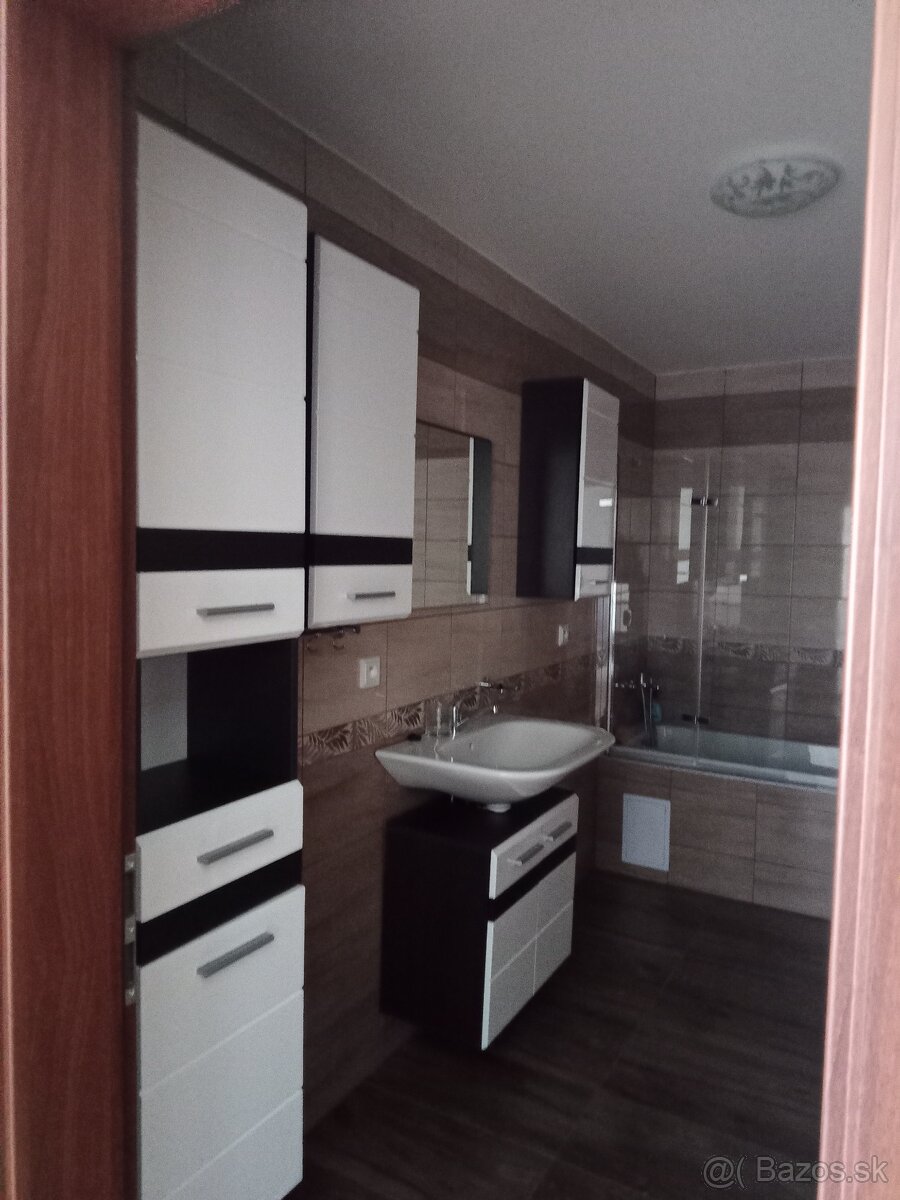 Prenajmem nový RD v obci Chor.Grob časť Čierna voda - 8