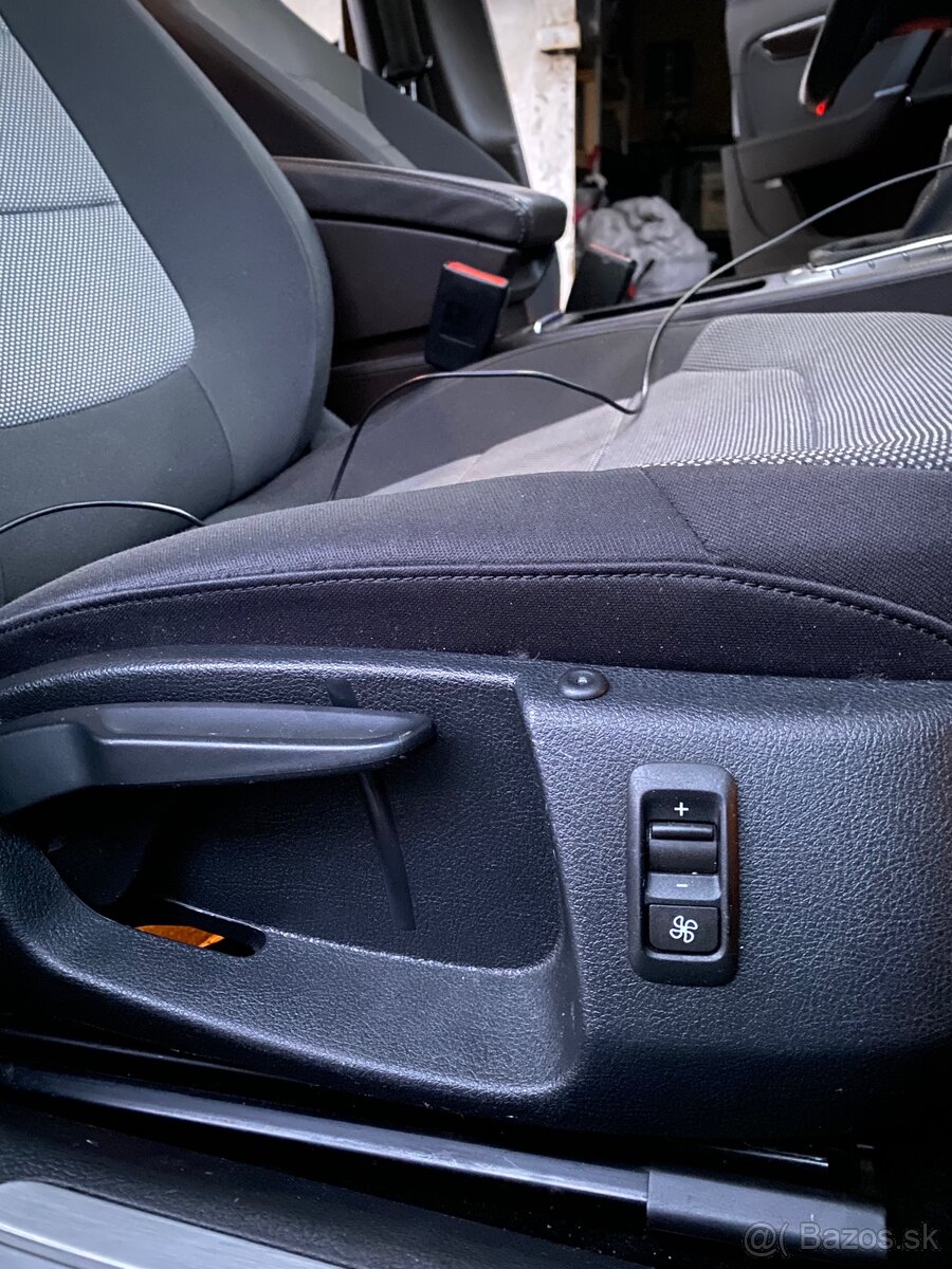 Volkswagen PASSAT B7 2.0tdi manual - 8