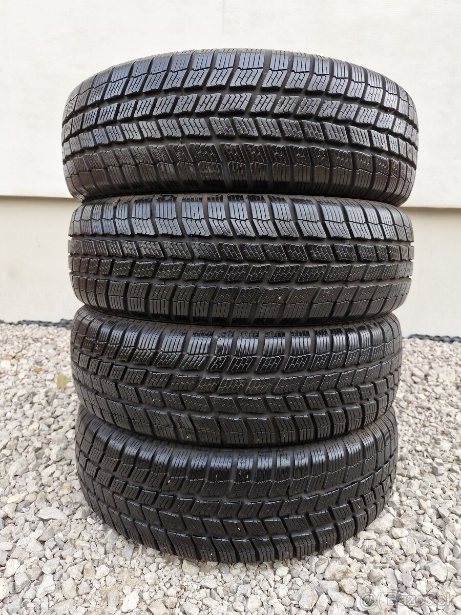 PNEUMATIKY ZIMNE R15 - 8