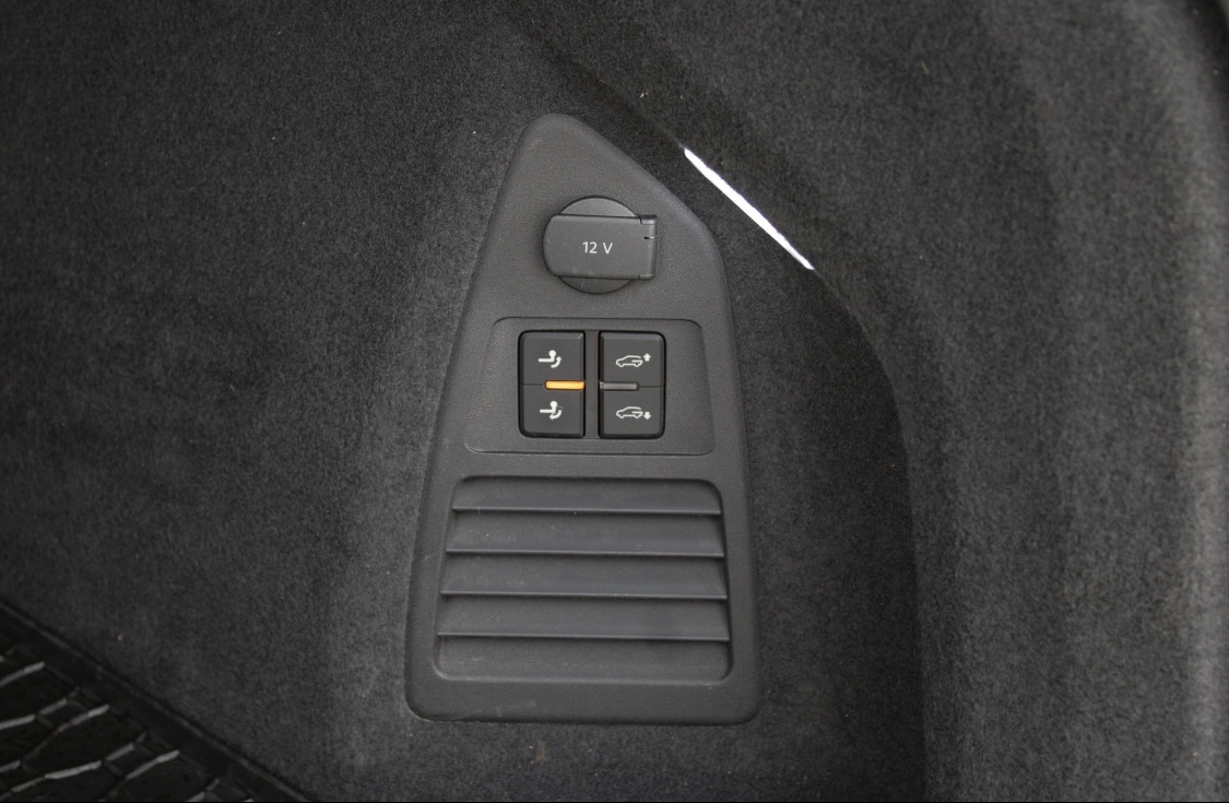 VW Volkswagen Touareg 3.0 TDI 170 kW R-Line - 8