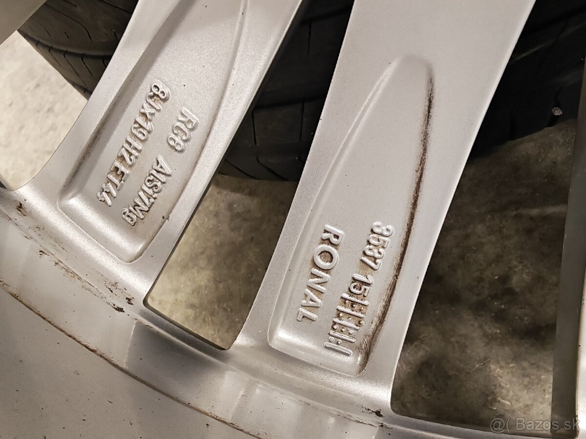 Škoda Trinity 5x112 R19 235/40 - 8