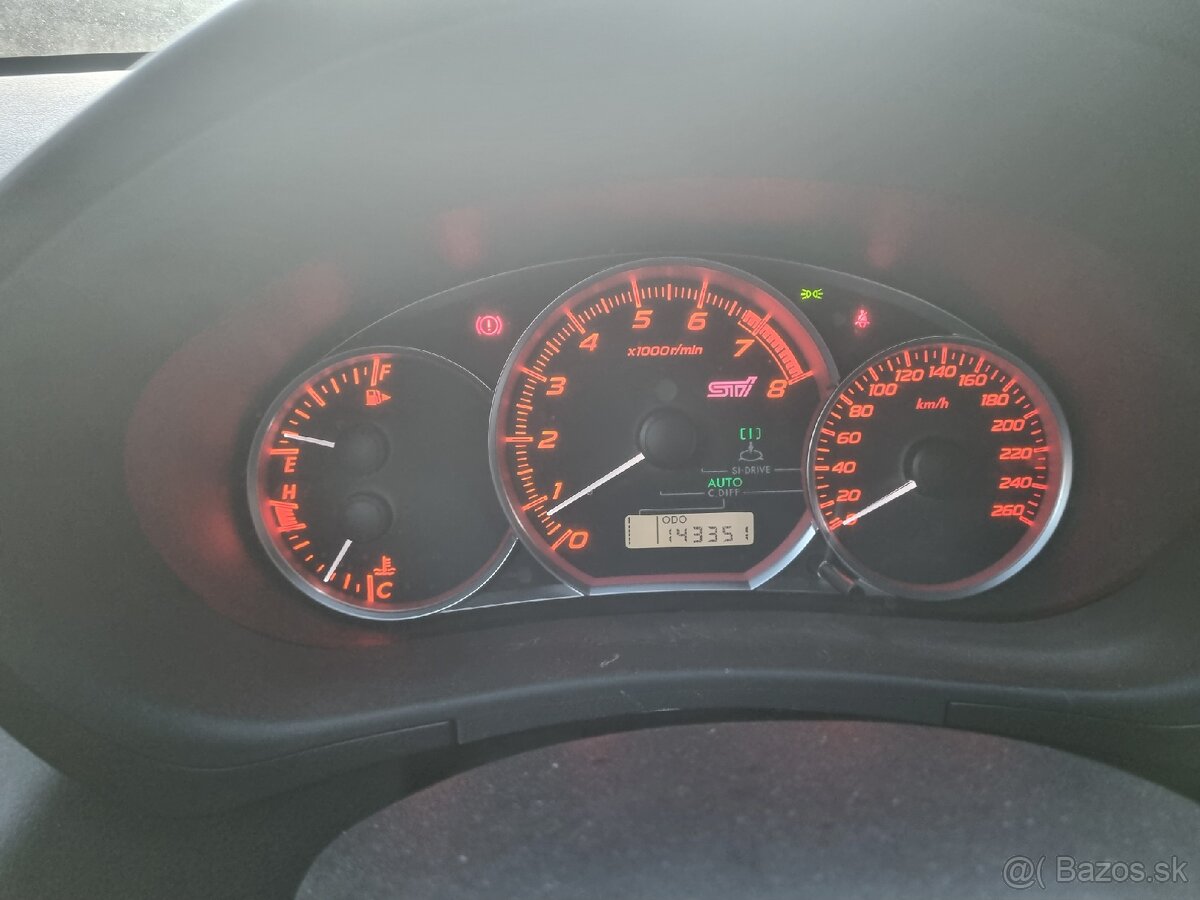 Subaru Impreza wrx sti - 8