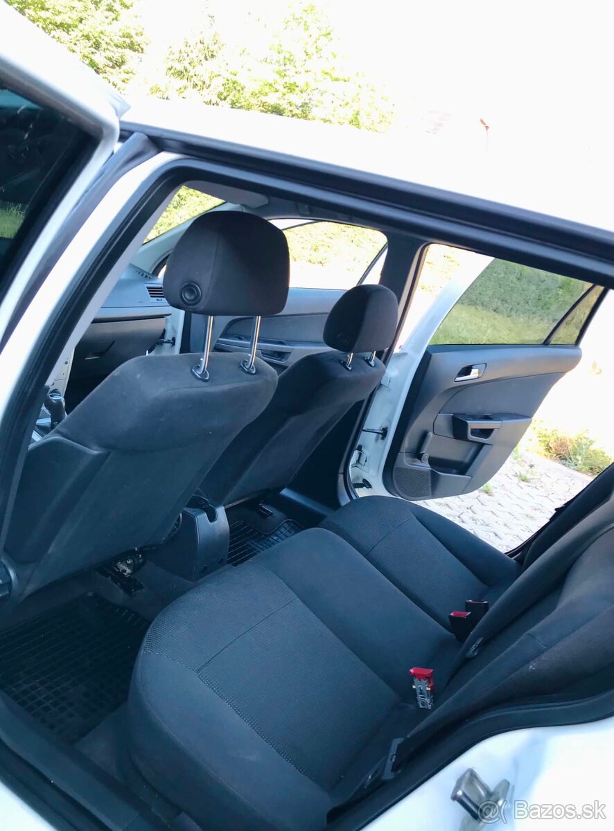 Opel Astra H combi - 8