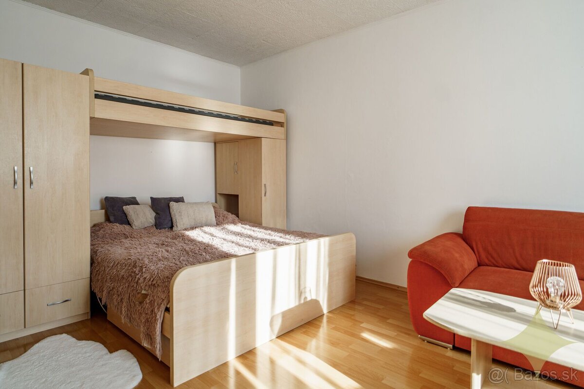 REZERVOVANÉ - Na predaj: zariadený 1-izbový byt, 40 m² – Fon - 8