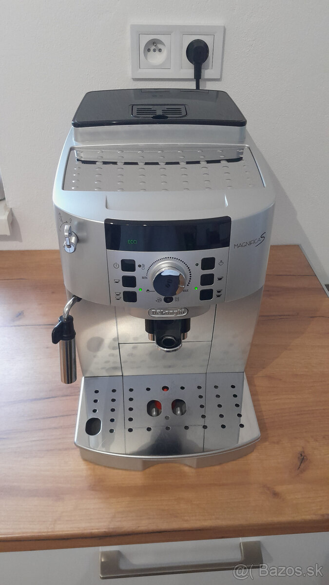 Kávovar - Delongi Magnifica S - 8