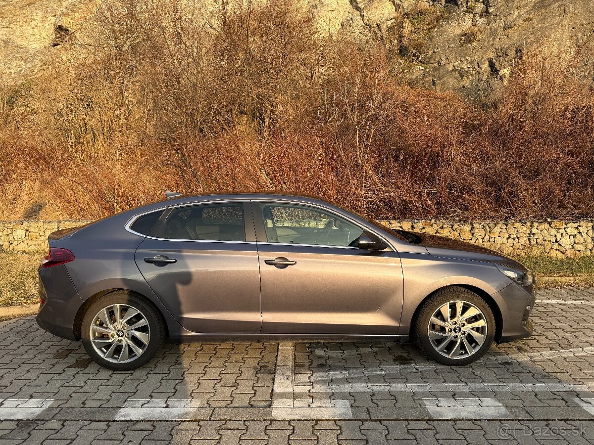 Predám Hyundai i30 fastback 1,4 T-GDi - superstav - 8