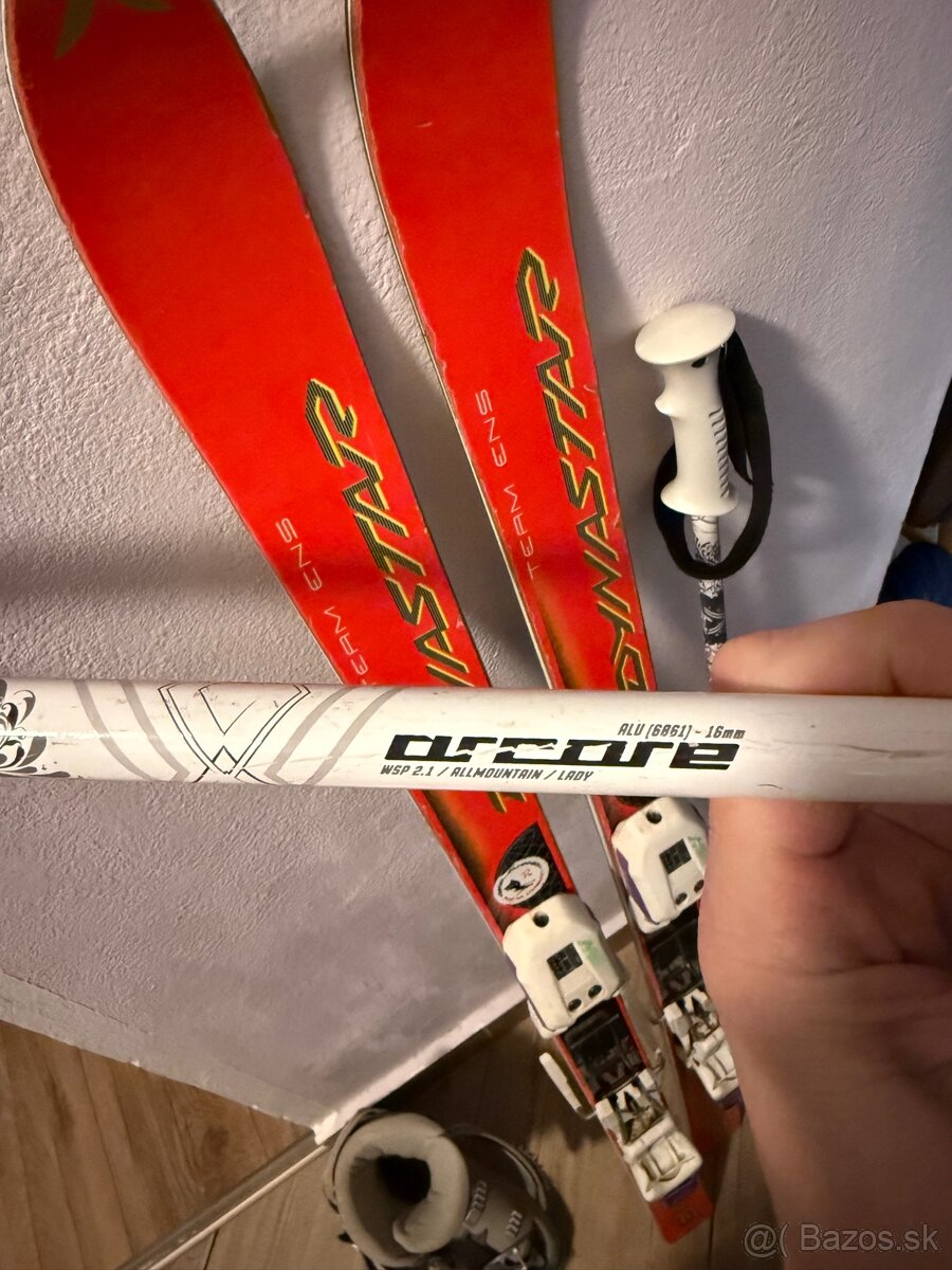 Predám SADA dámske lyže 140cm a lyžiarky 24cm palice 110 - 8