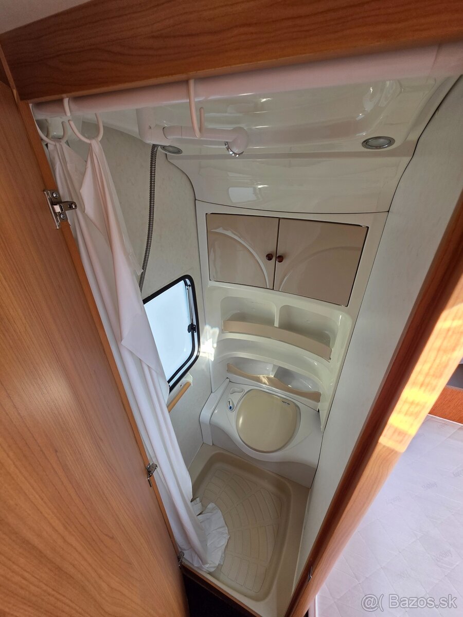 Obytny prives Hobby 540 KMFE - solarny panel, mover - 8