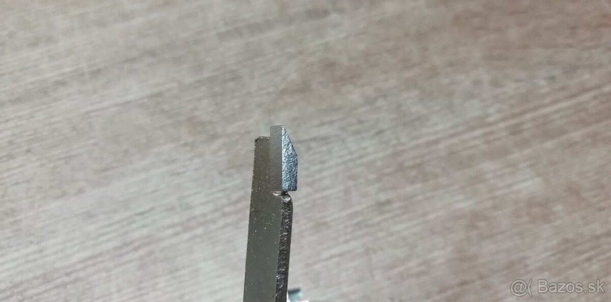 Nastaviteľný vykružovák - 8