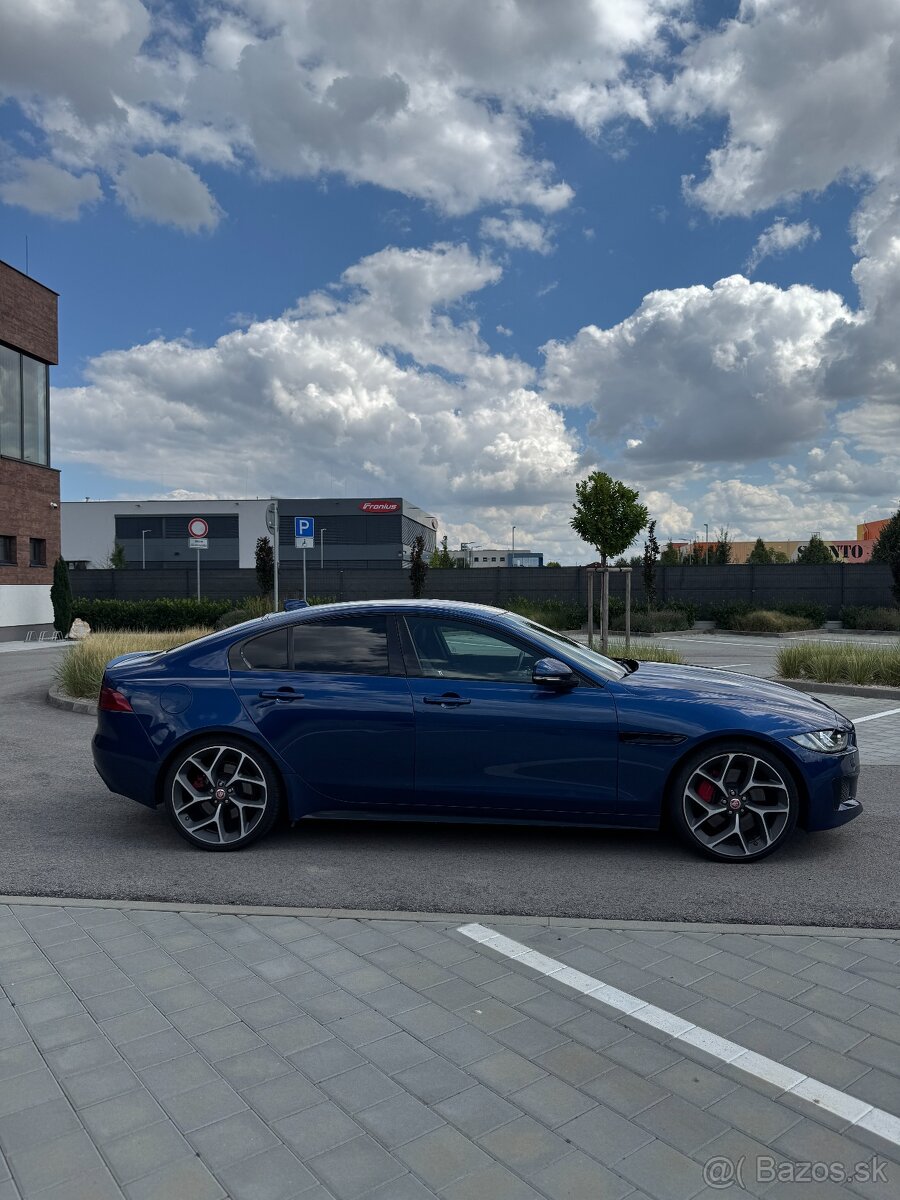 Jaguar XE S V6 340k - 8