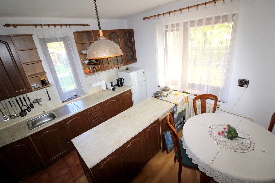 Rodinný dom so záhradou / 837 m2 / - Beluša - 8