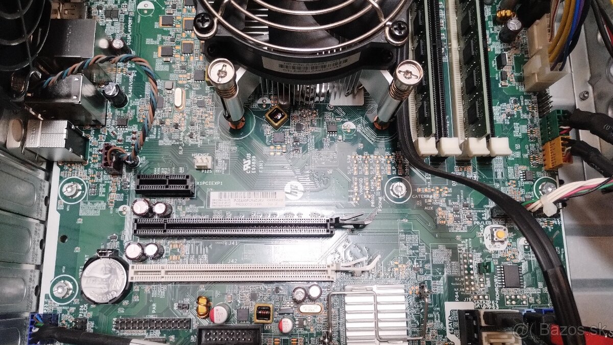 Predám stolný počítač HP - 8