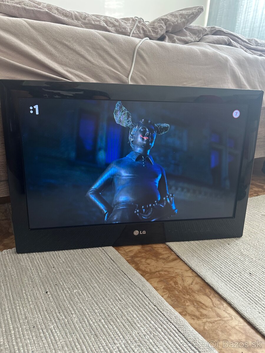 LG 22LE3300 - 8