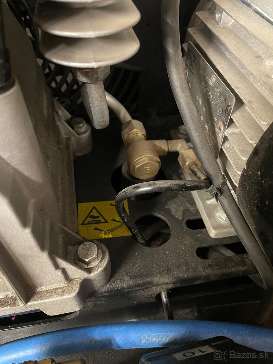 Vzduchový 2-valcový kompresor 230v 2,2kw - 8